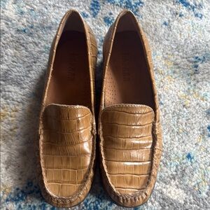 Tan Crocodile Embossed leather Loafers size 8
Ralph Loren.